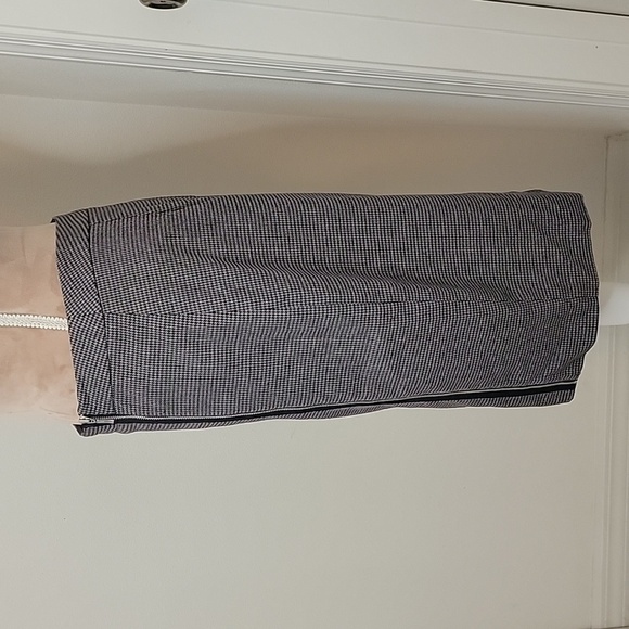 Susina, Size 6, Navy Blue and Brown Houndstooth Pencil Skirt, EUC - Picture 3 of 10